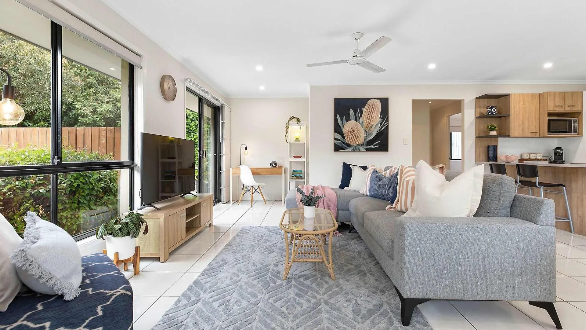 Chic 3-Bedroom Duplex, Air-Con, Pet Friendly Buderim
